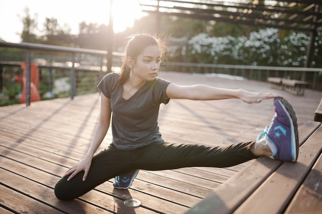 Gros plan sportswoman souple