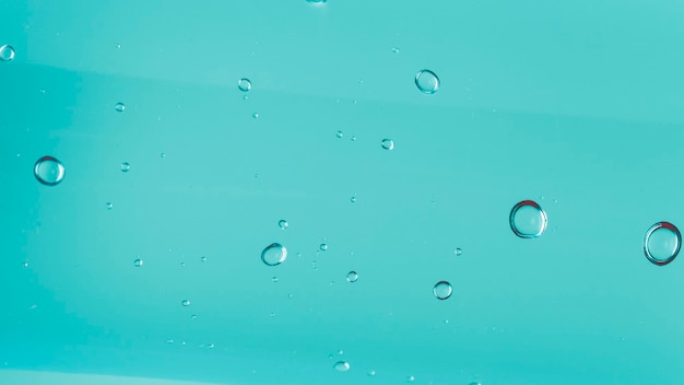 Gros plan de la texture du gel désinfectant pour les mains