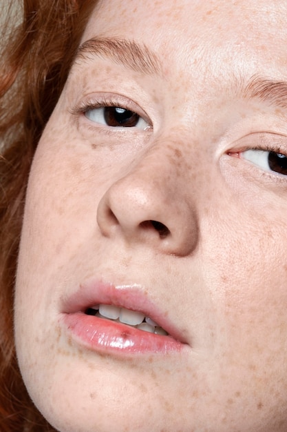 Photo gratuite gros plan sur la texture des pores du visage