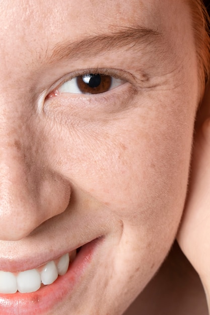 Gros plan sur la texture des pores du visage