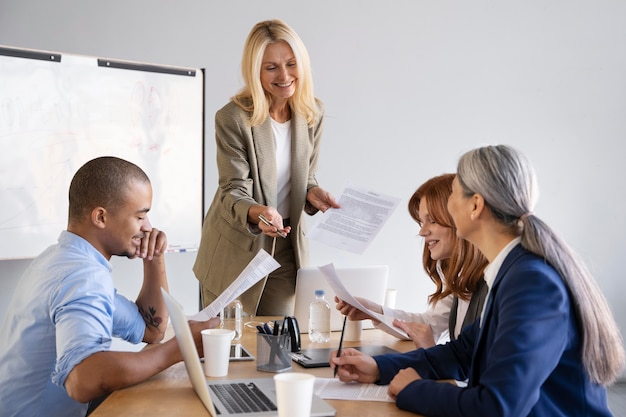 Gros plan sur le travail de l'équipe de l'entreprise