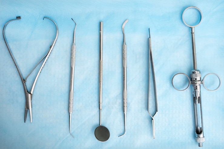 Photo gratuit gros plan sur des ustensiles de dentiste propres