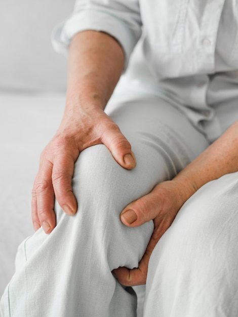 Gros plan, vieux, patient, douleur