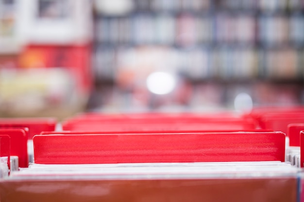 Gros plan des vinyles en magasin