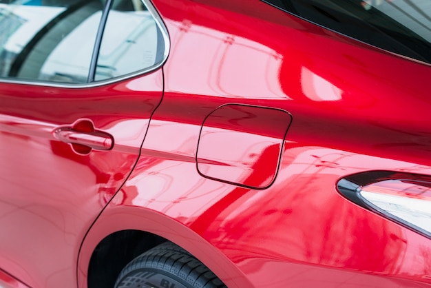 Gros plan d&#39;une voiture chez un concessionnaire