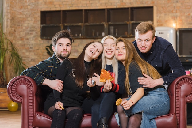 Groupe d&#39;amis lors d&#39;une fête