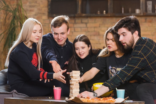 Groupe d&#39;amis lors d&#39;une fête