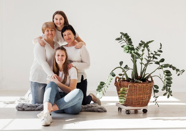 Groupe de femmes et plantes