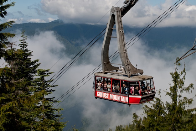 Groupe gens, monter, montagne