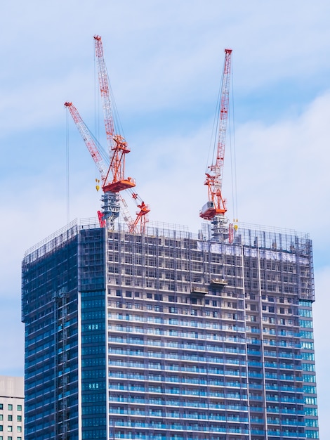 Photo gratuite grue en construction extérieure