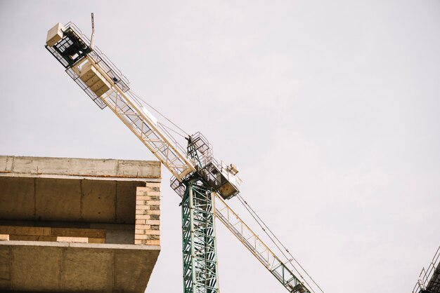 Grue énorme sur le site