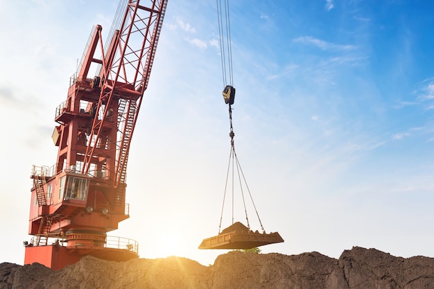 Photo gratuite la grue porte la saleté