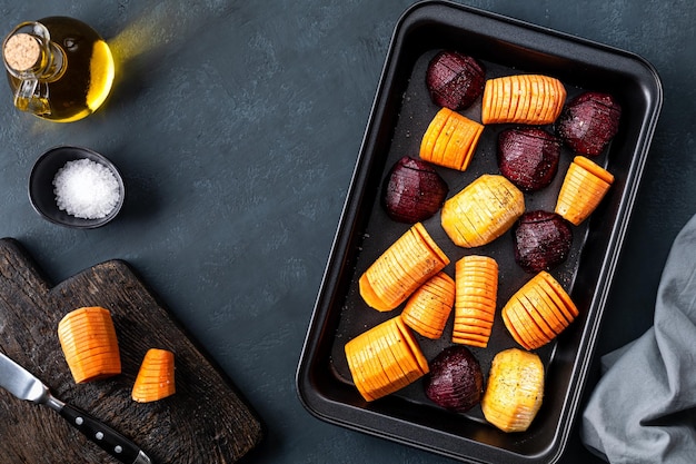 Hasselbeckstyle Légumes Racines Hachés Sur Un Plateau Noir