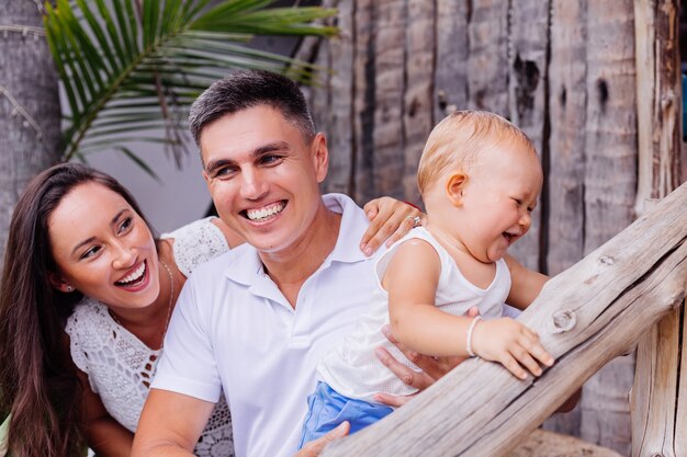 Héhé en vacances avec petit bébé garçon