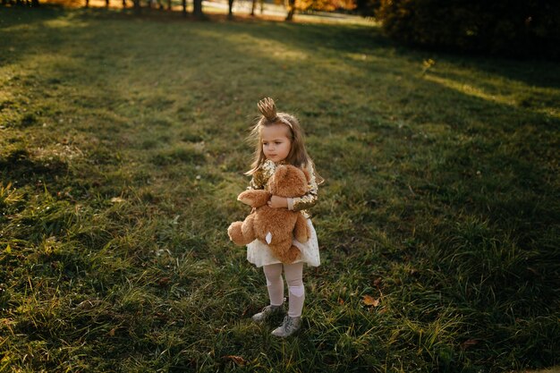 Heureuse famille en automne