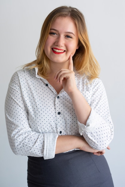 Heureuse stagiaire qui commence sa carrière