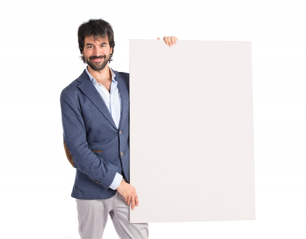 Homme d&#39;affaires avec une affiche vide sur fond blanc idolâtré
