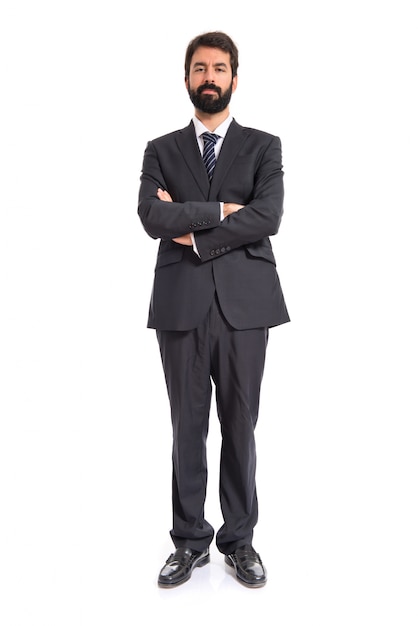 Homme d&#39;affaires avec les bras croisés sur fond blanc