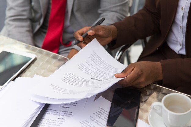 Homme d'affaires consultant expert juridique