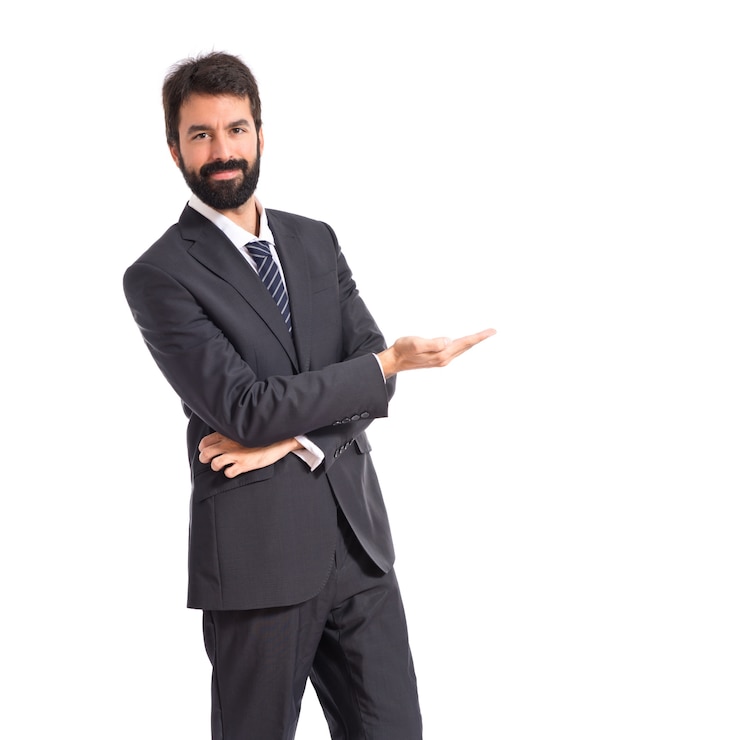 Photo gratuit homme d&#39;affaires présentant quelque chose sur un fond blanc isolé