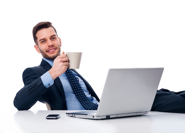 Homme d'affaires se détendre pendant la pause