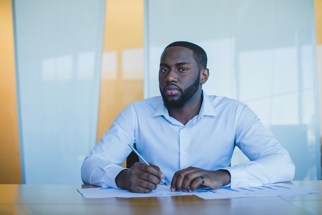 Homme d&#39;affaires sérieux