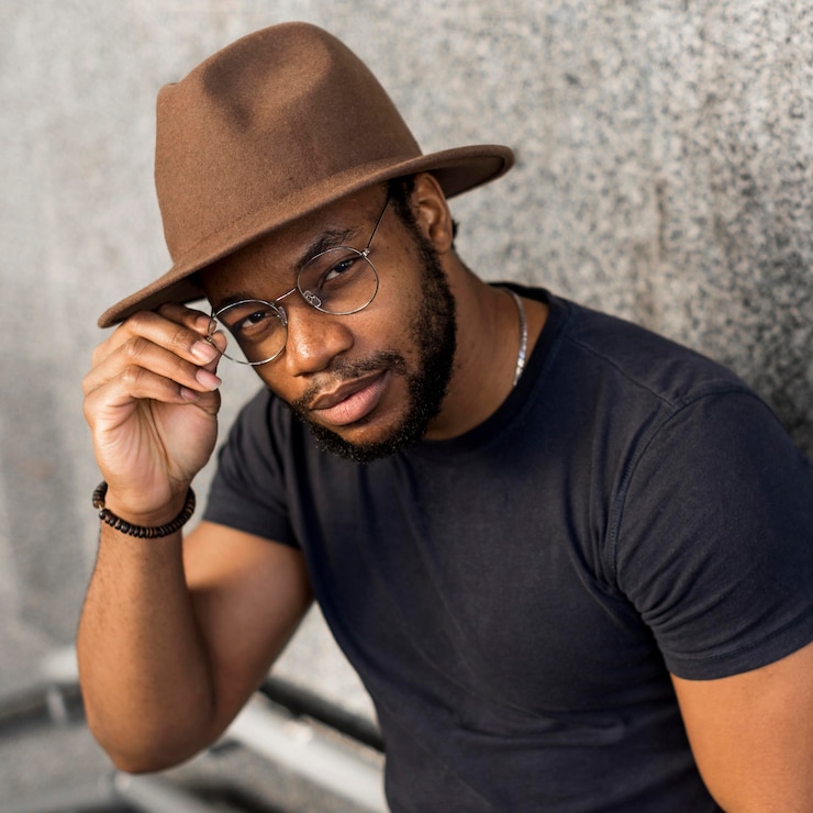 Photo gratuit homme afro-américain moderne portant des lunettes rondes