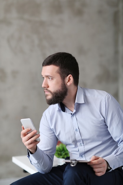 Homme au travail