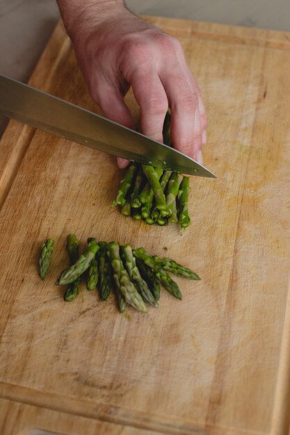 Homme aux asperges