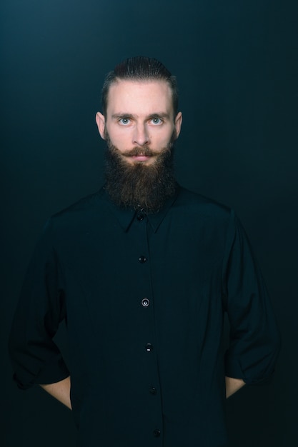 Photo gratuite homme barbu de style hipster