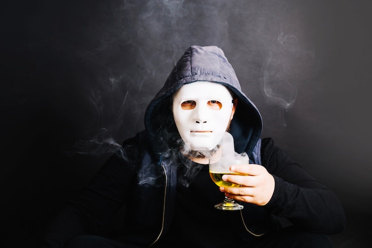Photo gratuit homme avec une boisson fumante