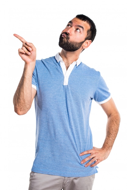 Photo gratuite l'homme avec une chemise bleue pensant