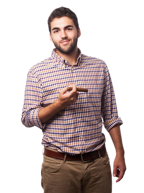 Photo gratuite l'homme avec un cigare dans sa main