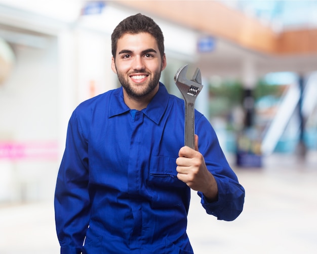 L&#39;homme avec une clé