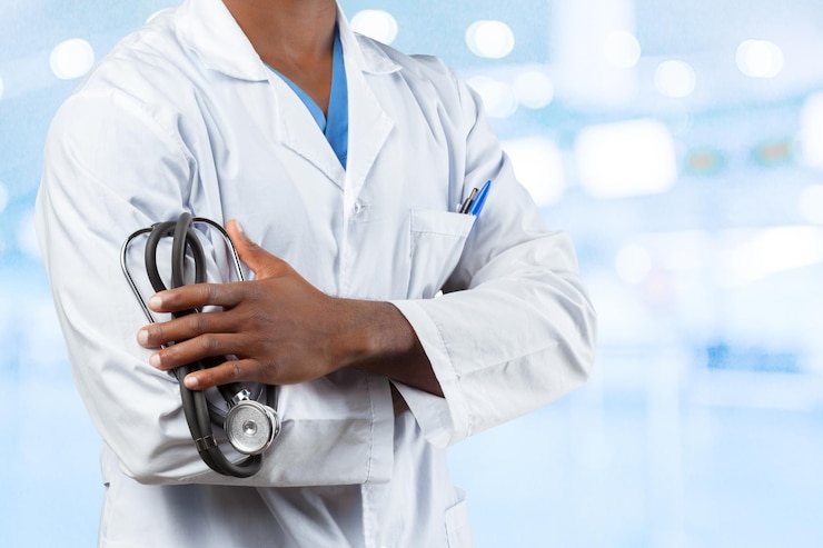 Photo gratuit homme de docteur en médecine afro-américain