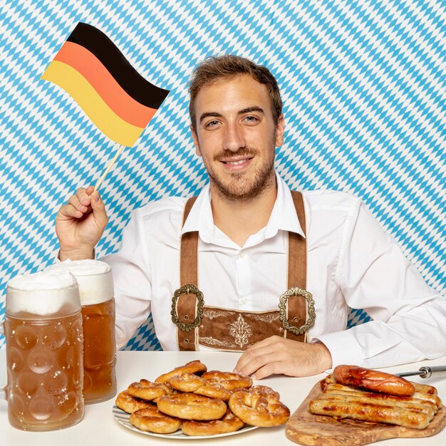 Homme avec drapeau allemand, nourriture et bière