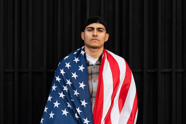 Photo gratuite homme avec le drapeau des etats-unis