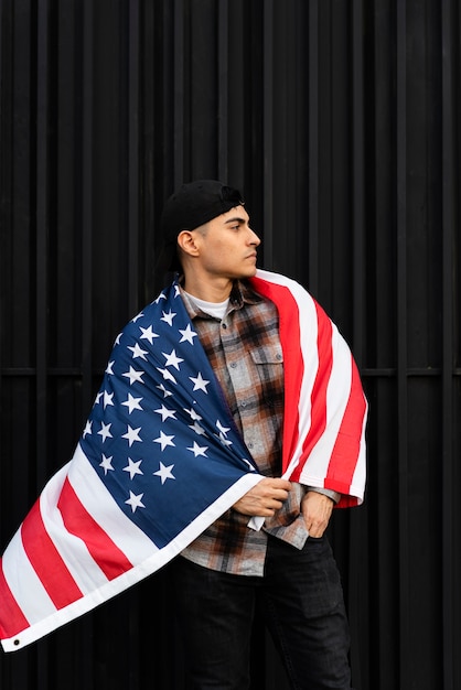 Photo gratuite homme avec le drapeau des etats-unis