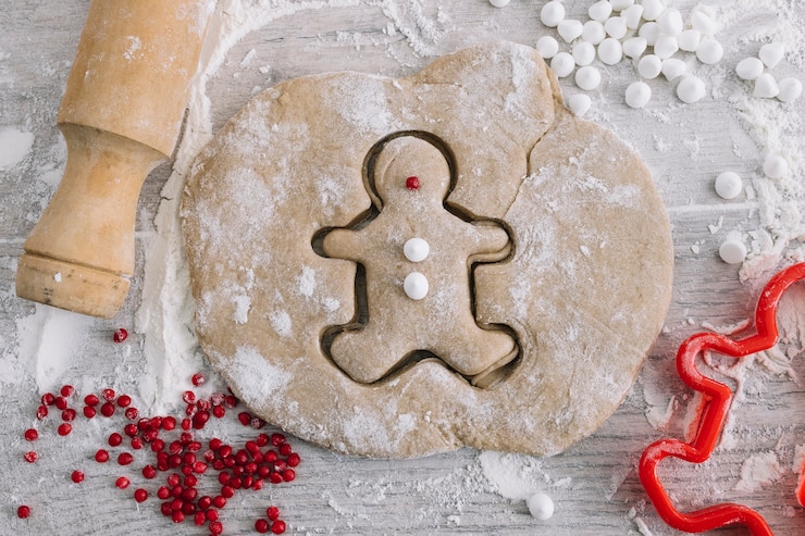Photo gratuit homme drôle de pâte près de rouleau à pâtisserie