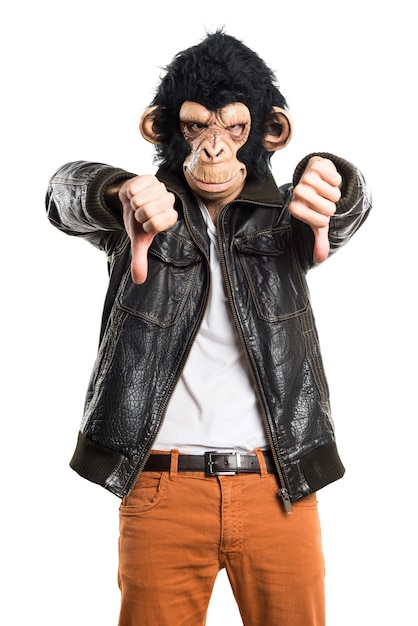 L&#39;homme du singe fait un mauvais signal