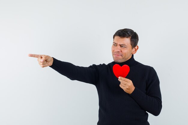 Un homme expressif pose dans le studio