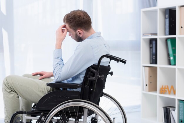 Homme, Fauteuil roulant, pensée