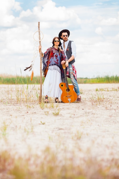 Homme femme, comme, boho, hipsters, contre, ciel bleu