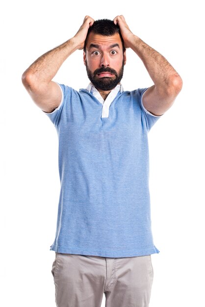 Homme frustré avec chemise bleue