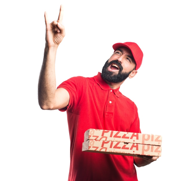 Photo gratuite un homme de livraison de pizza faisant un geste de corne