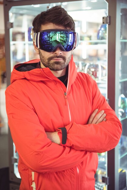 Photo gratuite homme en lunettes de ski