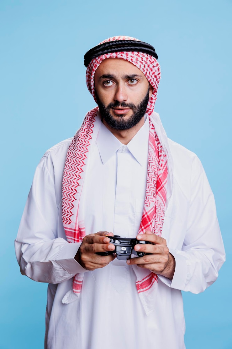 Photo gratuit un homme musulman jouant avec un joystick