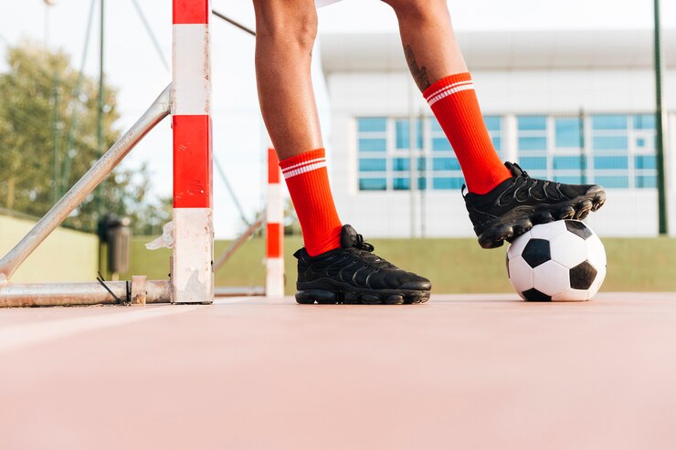 Photo gratuit homme, pieds, donner coup pied, football, stade