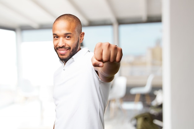 L&#39;homme avec le poing tendu