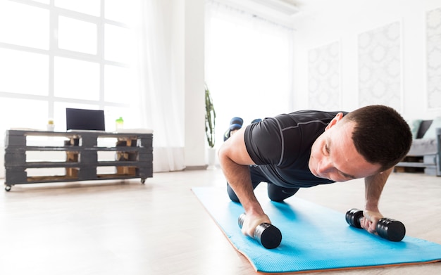 Homme de remise en forme